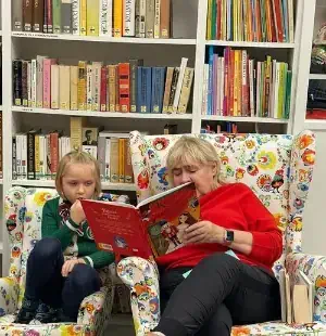 Educational bookshelf at Alderwood Academy - Learning resources for passionate educators