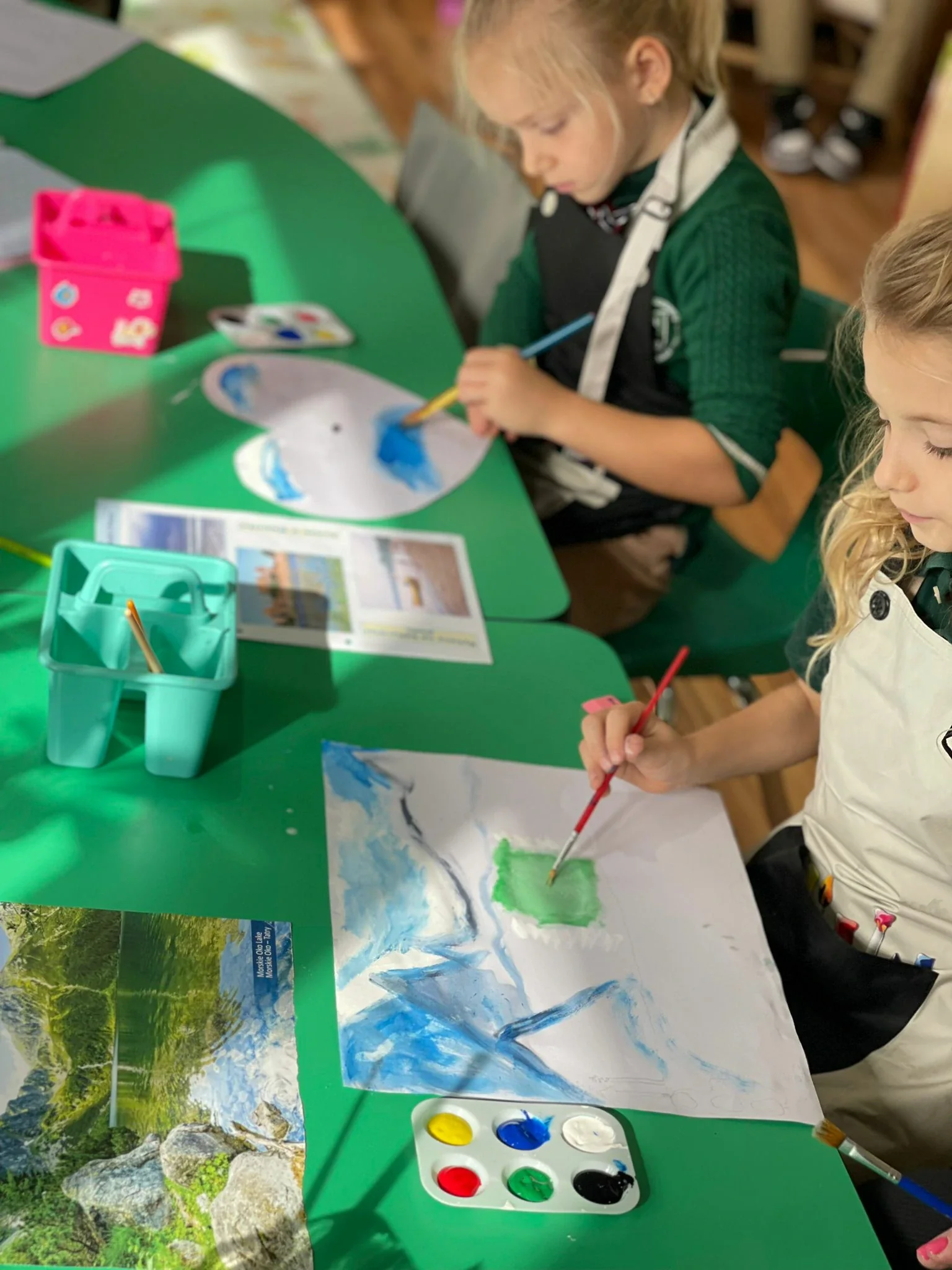 alderwood-academy-child-learning-child-art-artist-kindergarten